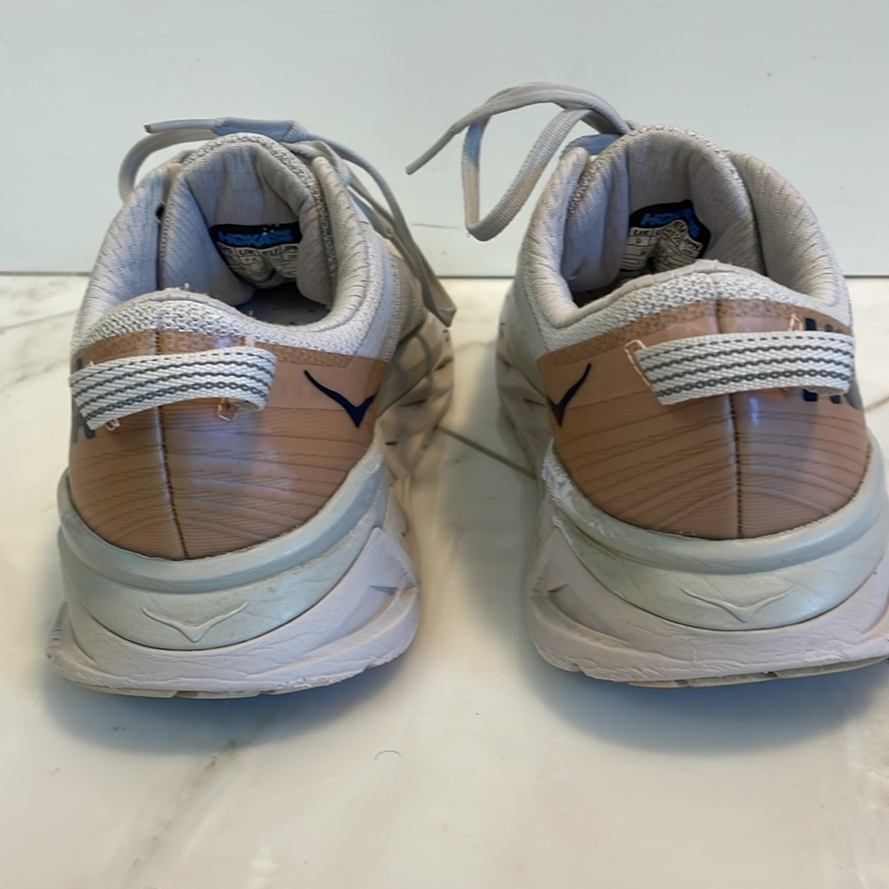 Hoka Arahi 4 cream/off-white knit runner, size 9 men’s, women’s 10.5/11 - Picture 6 of 10